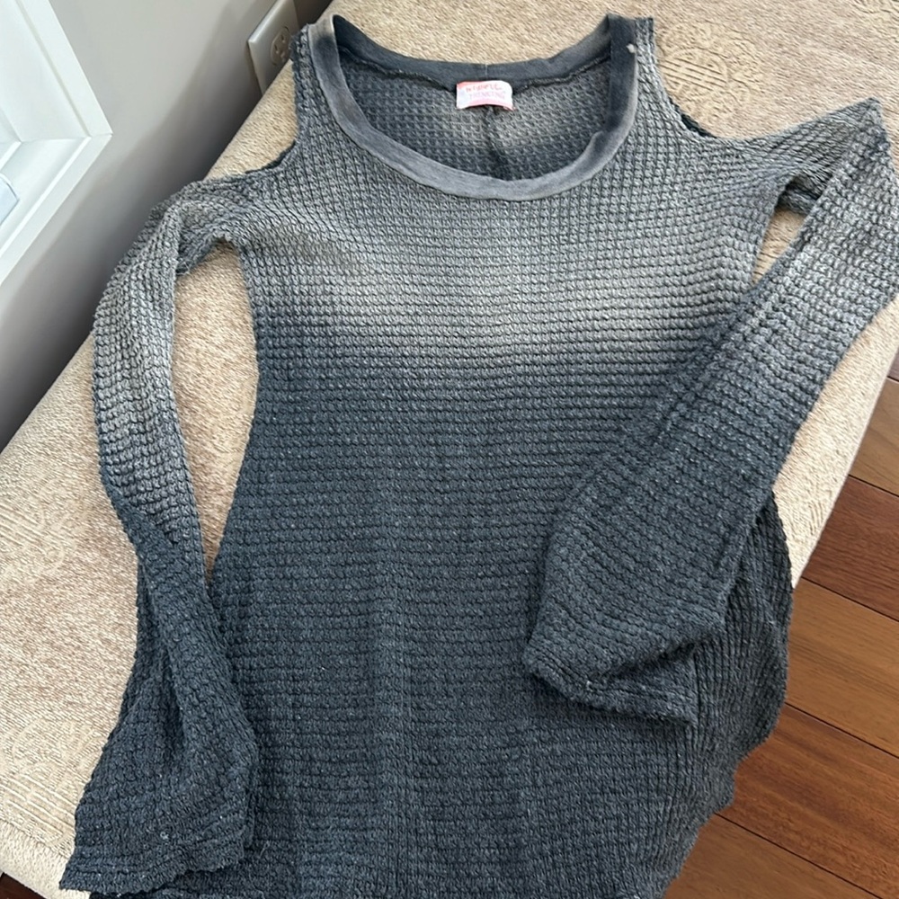 WISHFUL THINKING cold shoulder top
